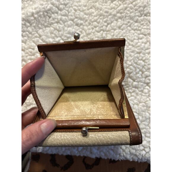 Vtg Dooney & Bourke French wallet Change Bone & British Tan Trim Kisslock small - Picture 8 of 8